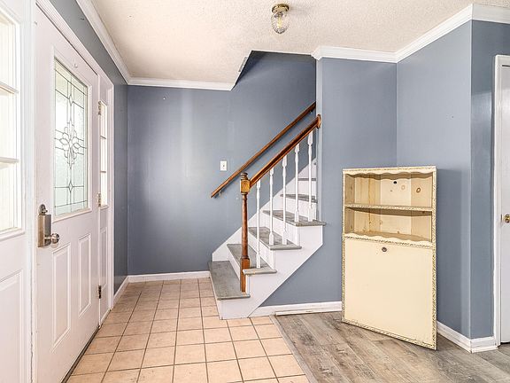 2nd image of 526 Oak Chase Dr