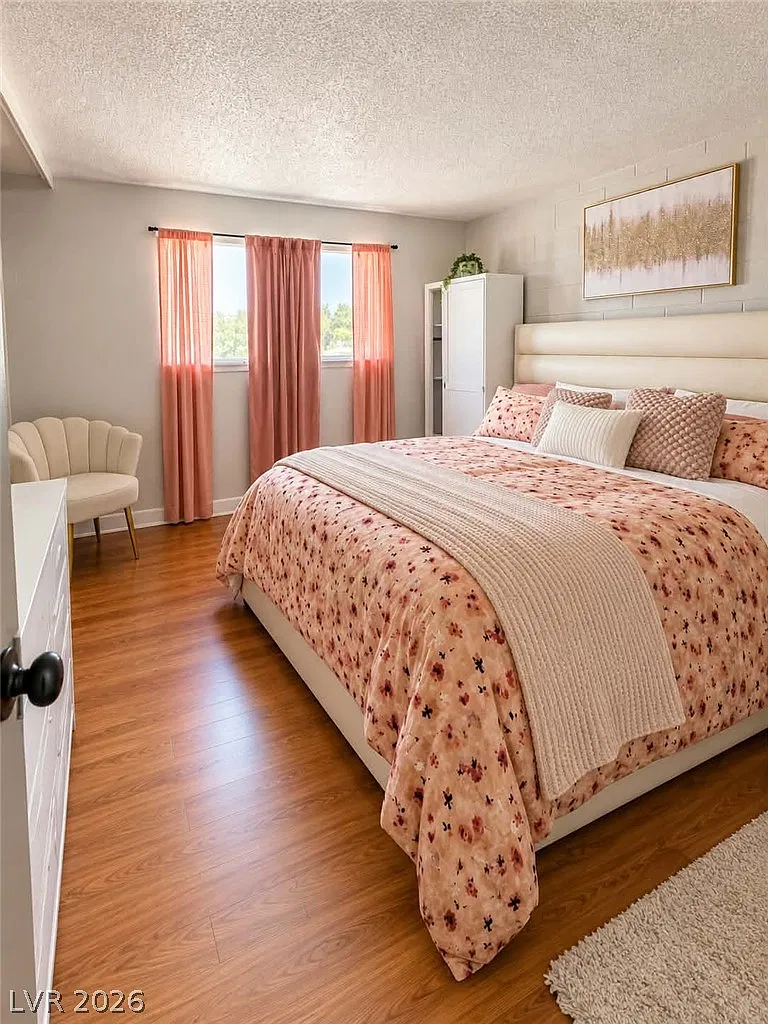 4 bed, 1.5 bath, 1402 sqft, $2,200 — Photo 3