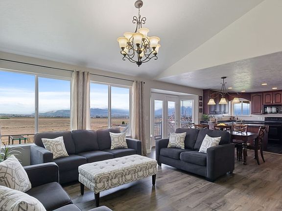 3rd image of 468 W Meadow Crest Way