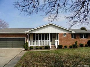 45 Vermont Ave, Lockport, NY 14094
