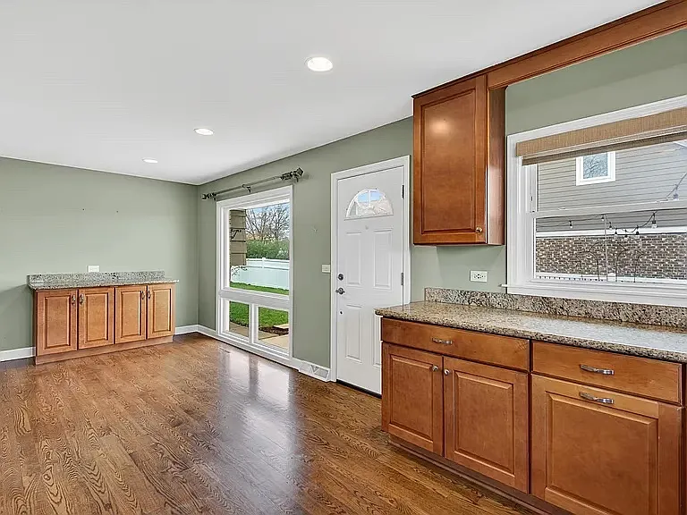 720 Preston Ln — Photo 11