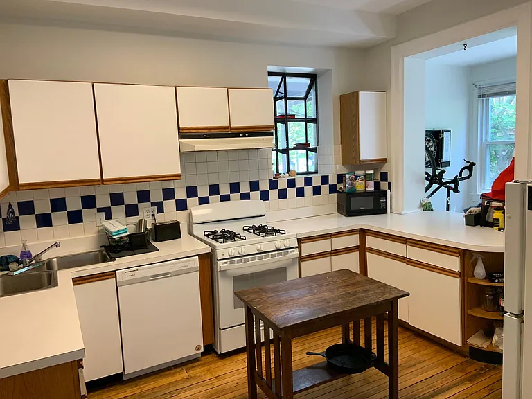 1063 W Cornelia Ave #1 — Photo 5