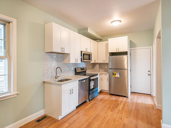 3rd image of 116-1 Essex St