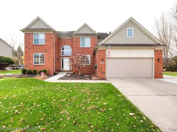 3177 Thimbleberry Ct, Wixom, MI 48393