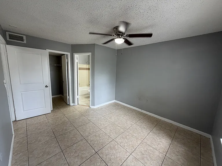 1956 Lake Atriums Cir — Photo 10