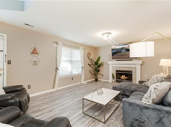 4th image of 5616 NE Scenic Dr