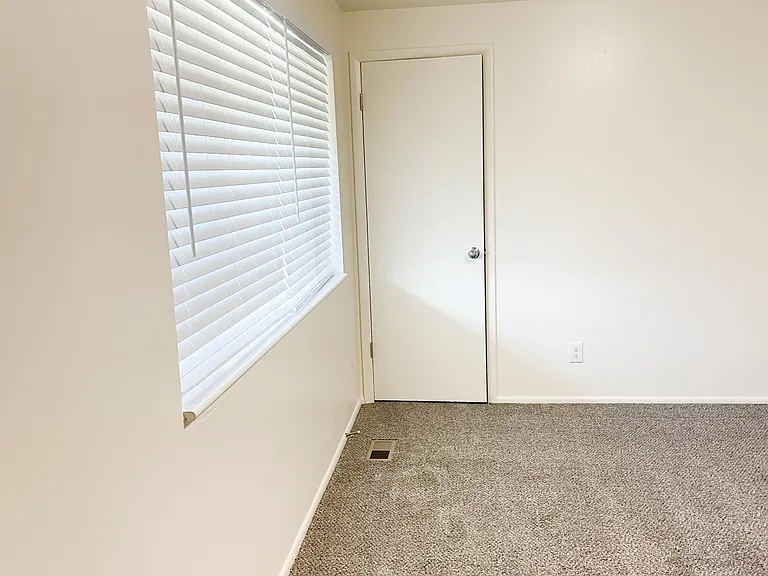 536 E Center St — Photo 5