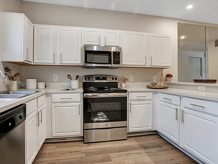 Updated Large Spacious Kitchen
