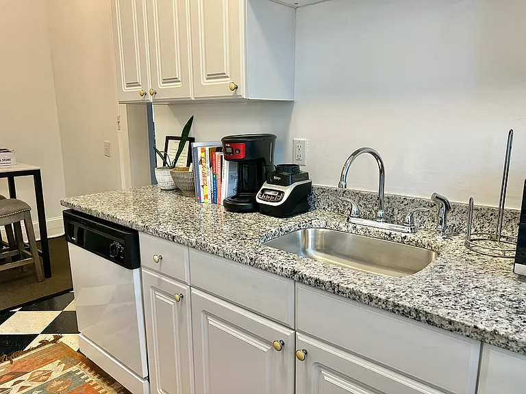 Virginia Court Apartments — Photo 26