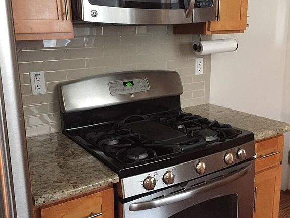 3rd image of 1235 Oak St APT 4