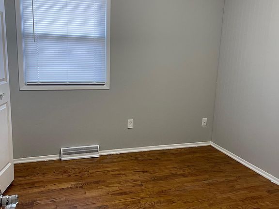 4th image of 1733 Ira Ave NW