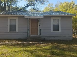 311 S Main St, Bonham, TX 75418