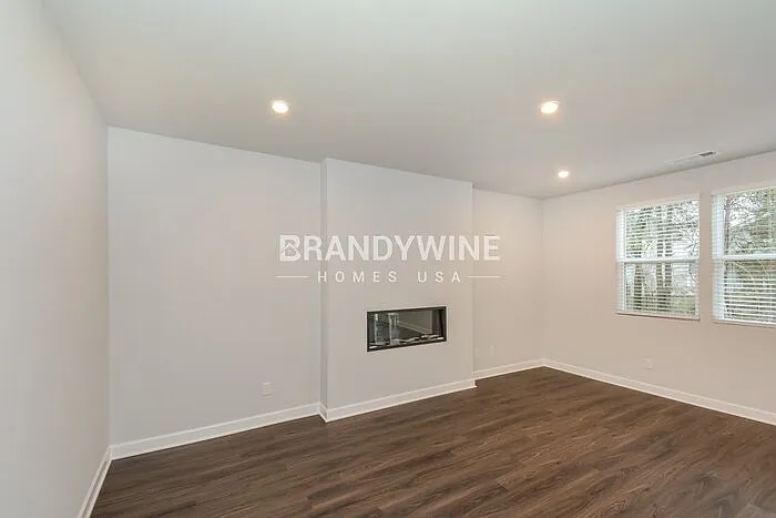 321 Dearborn Station Dr — Photo 4