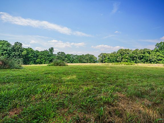 3rd image of 846 Hidden River Rd