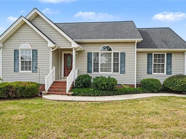 116 W Moore St, Graham, NC 27253