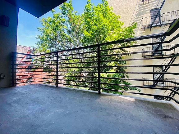 5th image of 387 Franklin Ave #C1