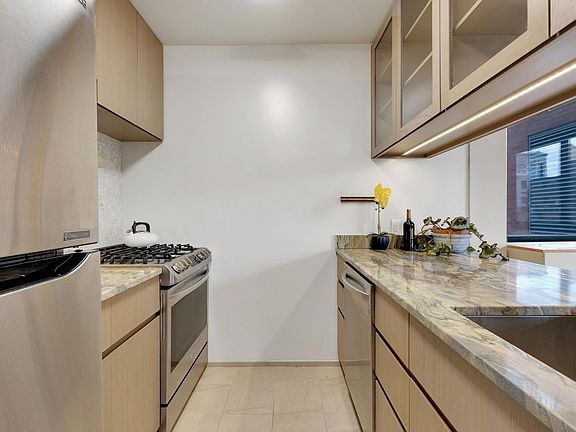 4th image of 1 Irving Pl APT G10f