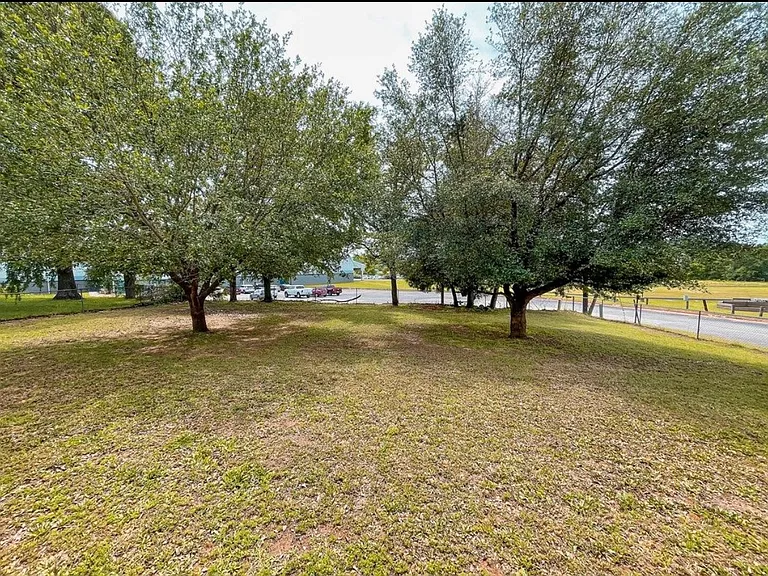 202 Crest Dr — Photo 13
