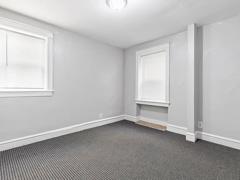 Eli Court — Photo 13