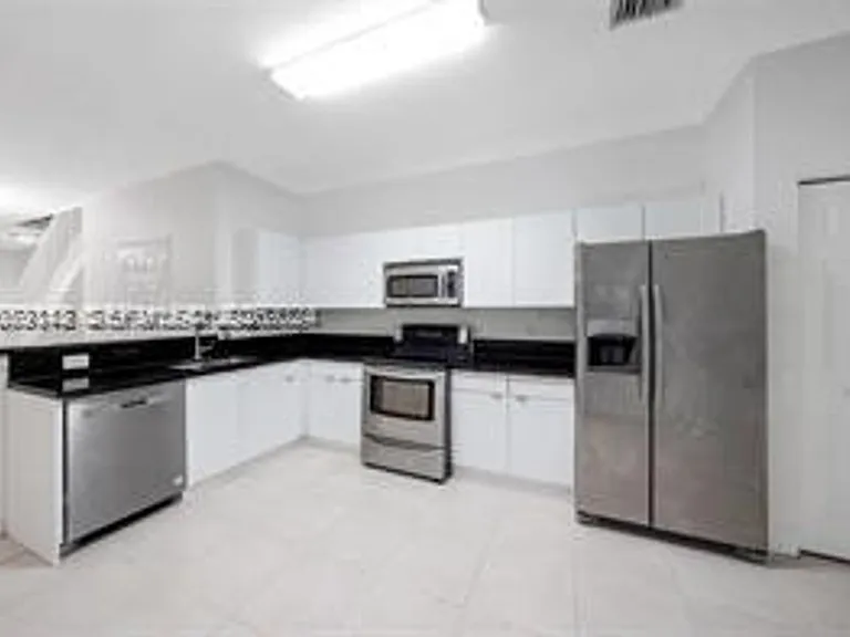 3903 Tree Top Dr #Townhouse 3903 — Photo 12