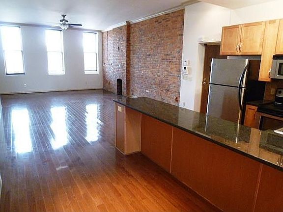 3rd image of 346 S High St #201