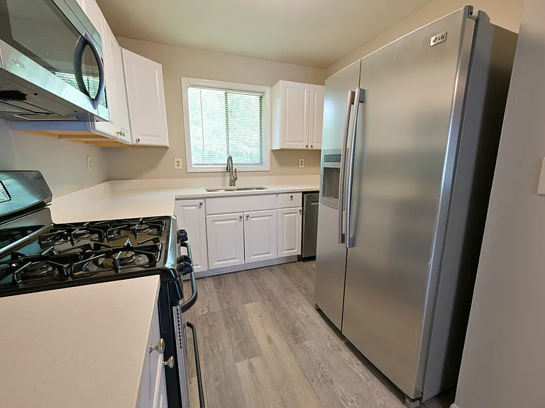 2075 Claude St NW — Photo 7