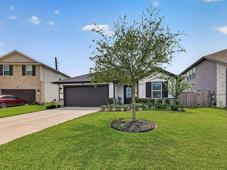 12707 Gabrial Dr — Photo 1