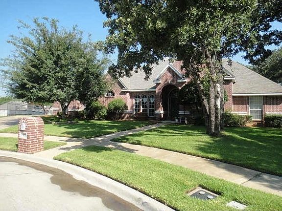 2nd image of 803 Magnolia Ct