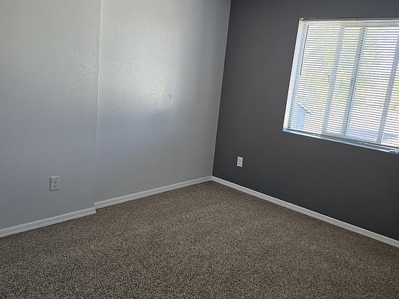 5th image of 646 NE Sandstone Ln