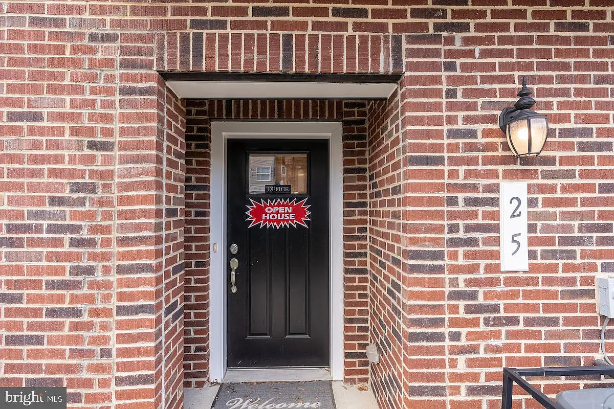 4 bed, 3.5 bath, 2354 sqft, $2,995 — Photo 1
