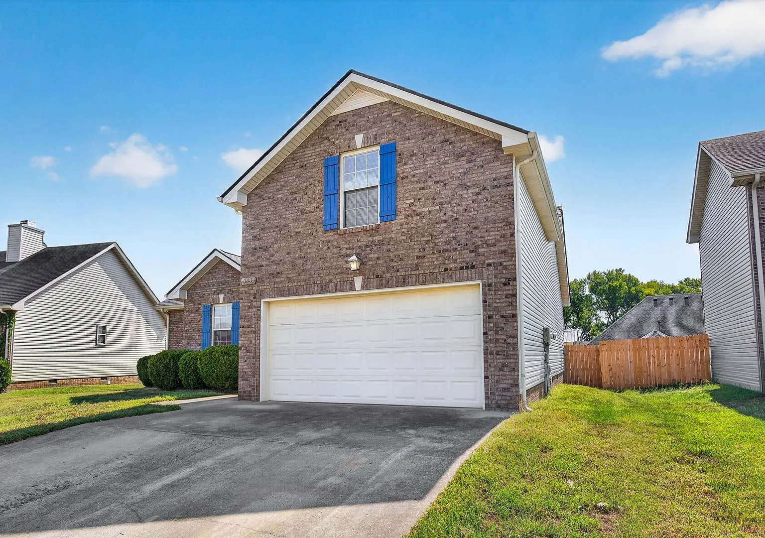 Pet Friendly Three Bedroom with Bonus! — Photo 3