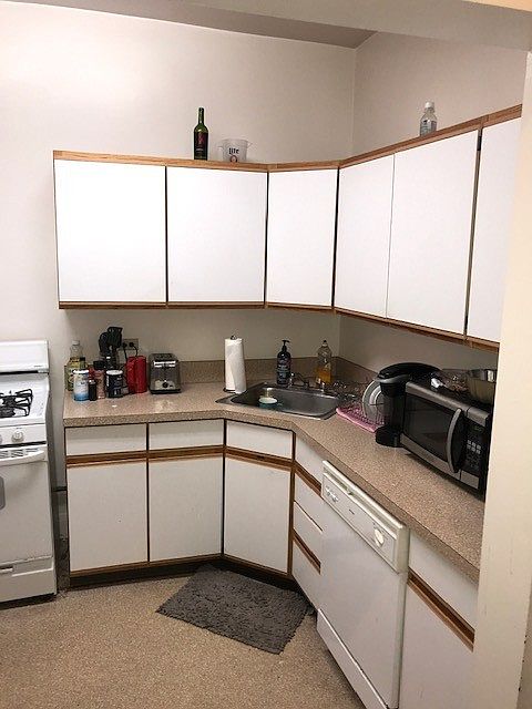 1st image of 858 W Oakdale Ave #2943