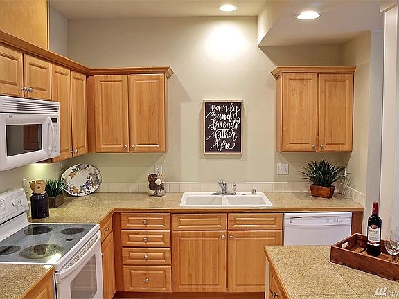 5th image of 10700 SE 260th St Unit J103