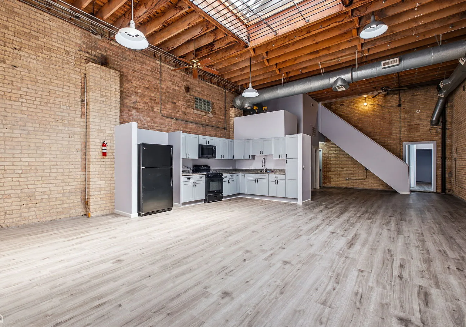 4 bed, 2200 sqft, $4,000 — Photo 4