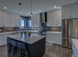 1009 Peterson Dr, Stoughton, WI 53589