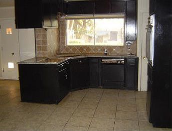 4th image of 1015 E Sunshine Dr