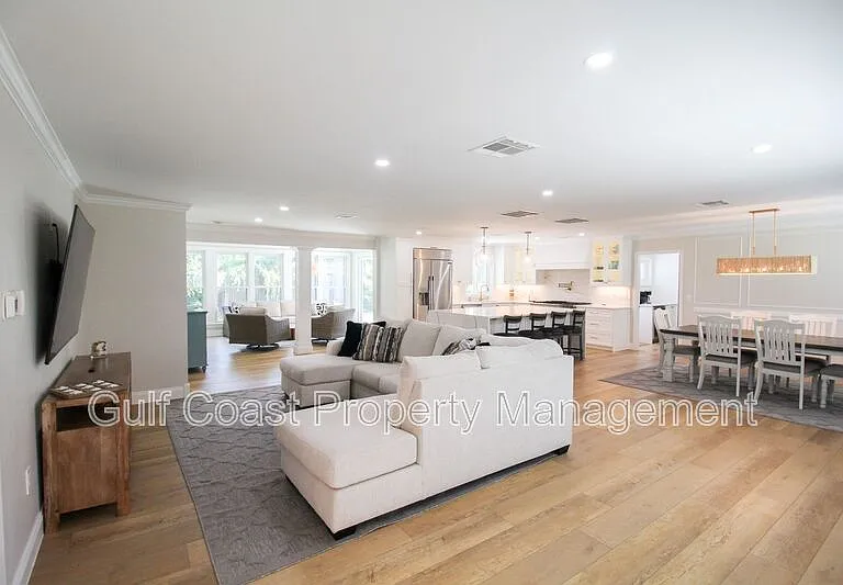 691 Russell St — Photo 5
