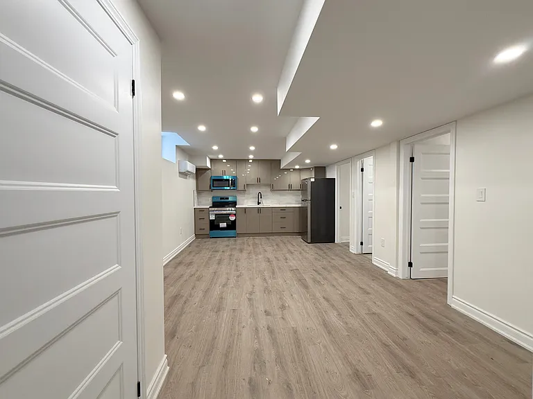 203 Rockledge Dr — Photo 2