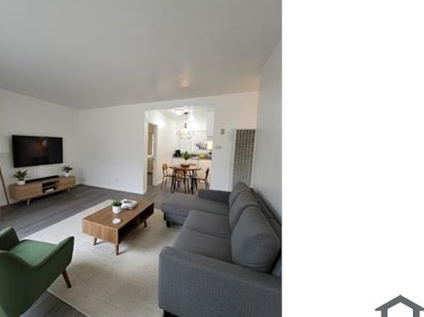 1128 W 106th St #1128