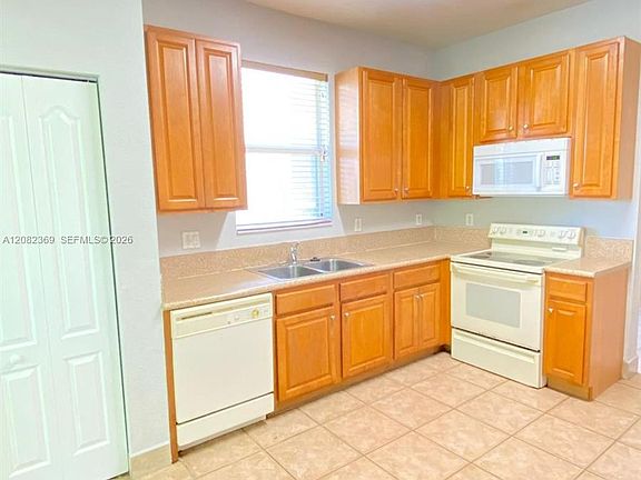 4th image of 2302 NE 37th Ter