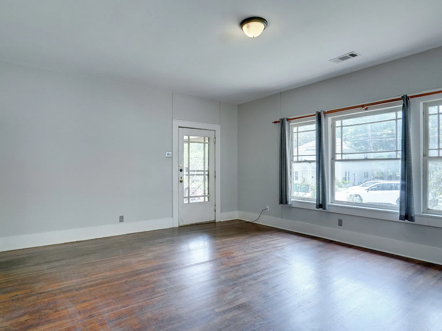 3 bed, 1904 sqft, $2,400 — Photo 3