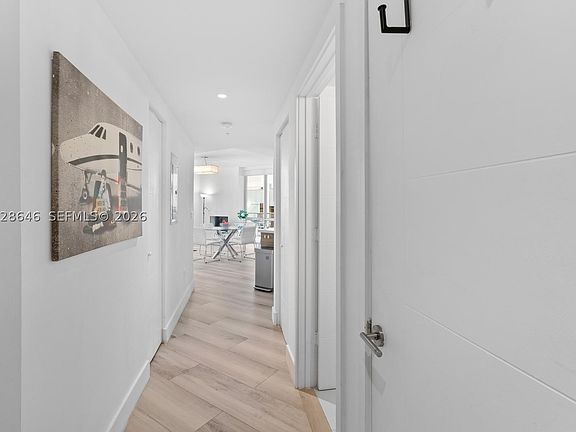 4th image of 1010 SW 2nd 609