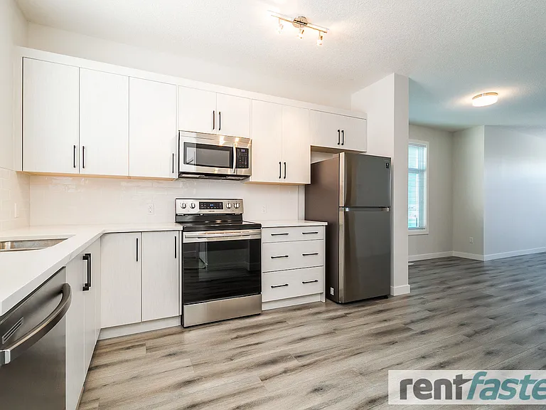 600 Bellerose Dr — Photo 39