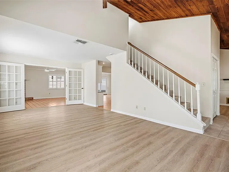 345 Bailey St — Photo 7