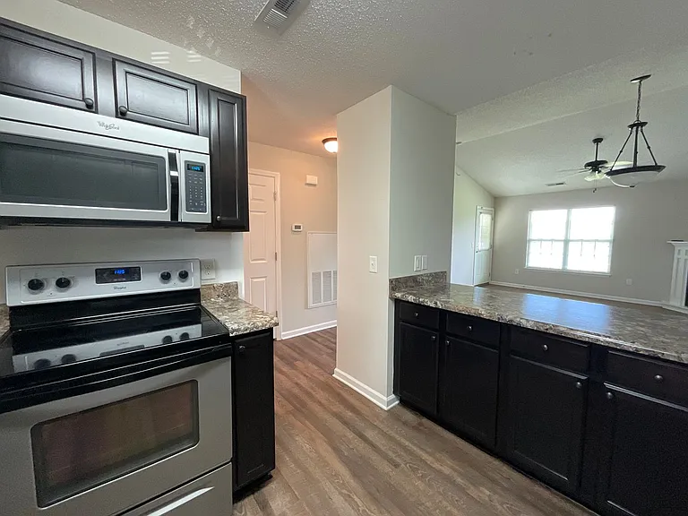 Meridian Park Apartments — Photo 230