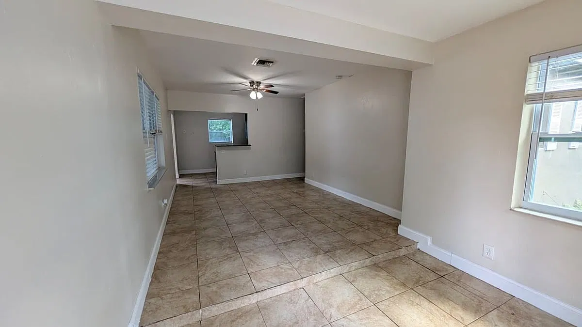 2511 NW 9th Street - 2511 NW 9th Street — Photo 2