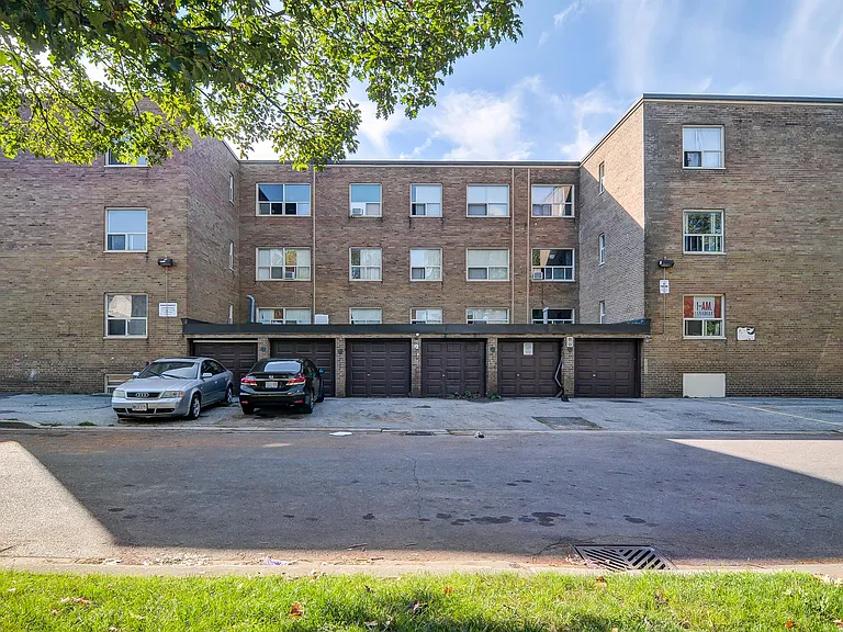 2890 Saint Clair Ave E — Photo 23