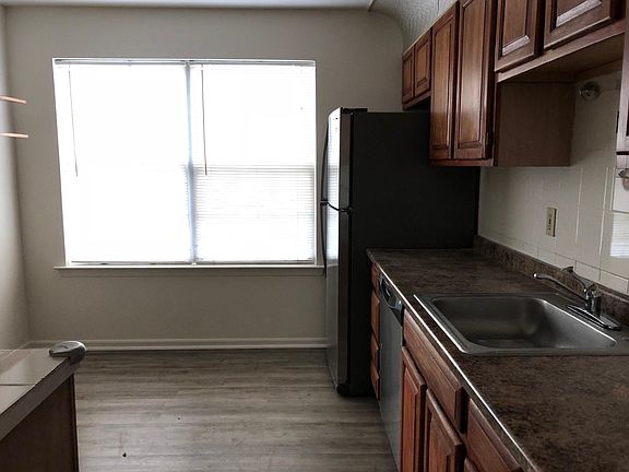 2nd image of 105 Cherry St