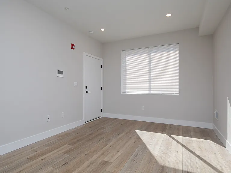 935 W Dauphin St #A — Photo 15