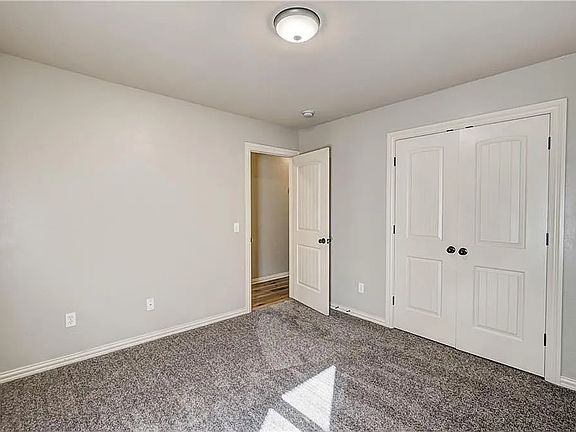3rd image of 432 Sterling Pointe Way